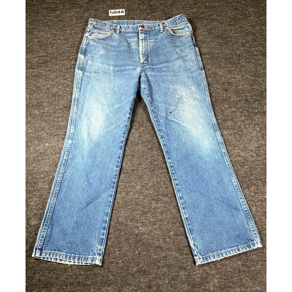 Wrangler Jeans Men 38x30 Blue Denim Light Wash 5 Pockets Whiskering Straight Leg